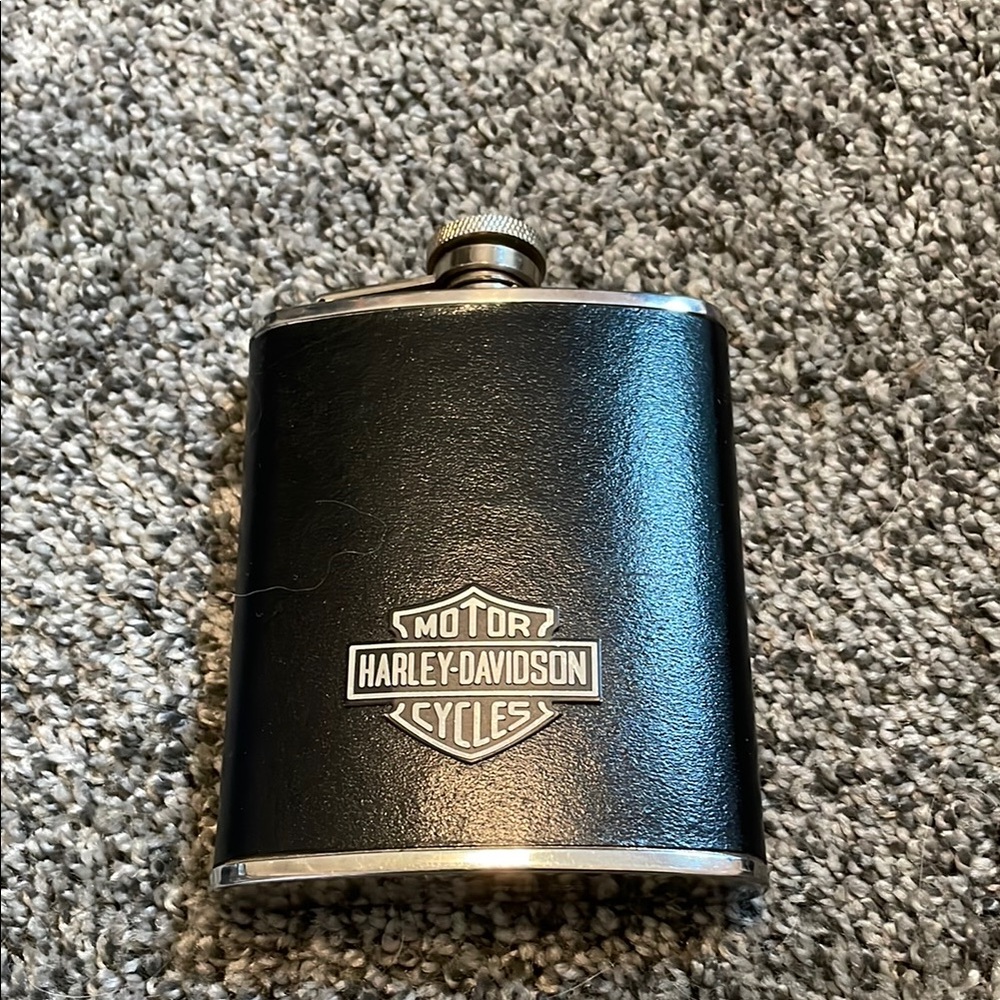Harley-Davidson Black and Silver Flask